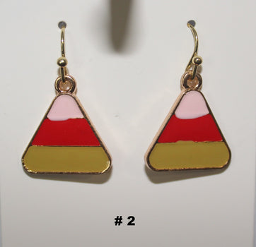 Triangular earrings with red pink and gold colors
