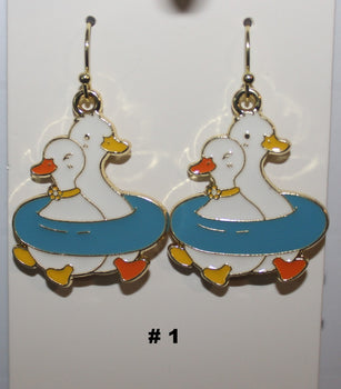 Pair of duck-shaped earrings 