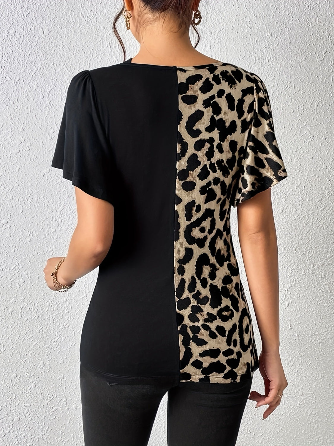 Short Sleeve Ruched Leopard Top
