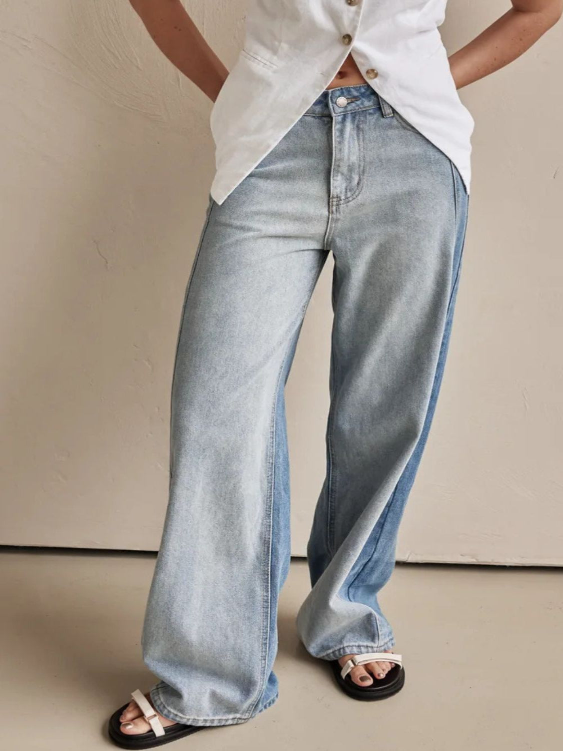 Women's Contrast Straight Leg Jeans with Pockets