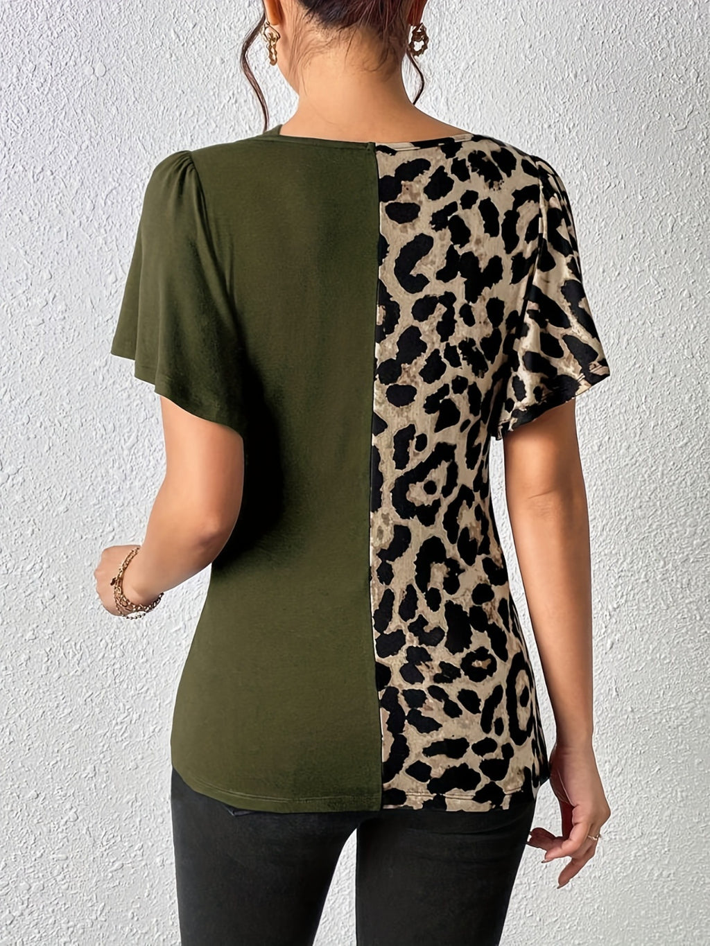 Short Sleeve Ruched Leopard Top