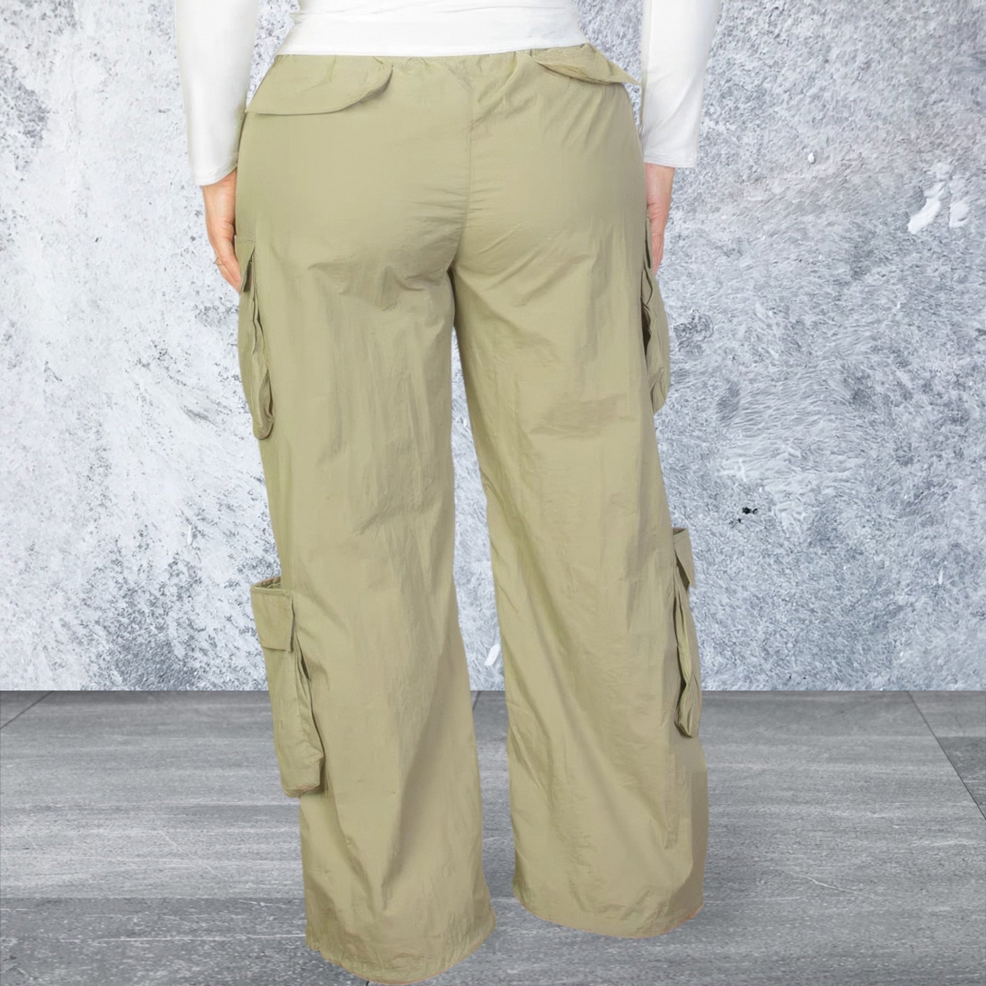 Plus Size Lightweight Flap Pockets Ruched Pants