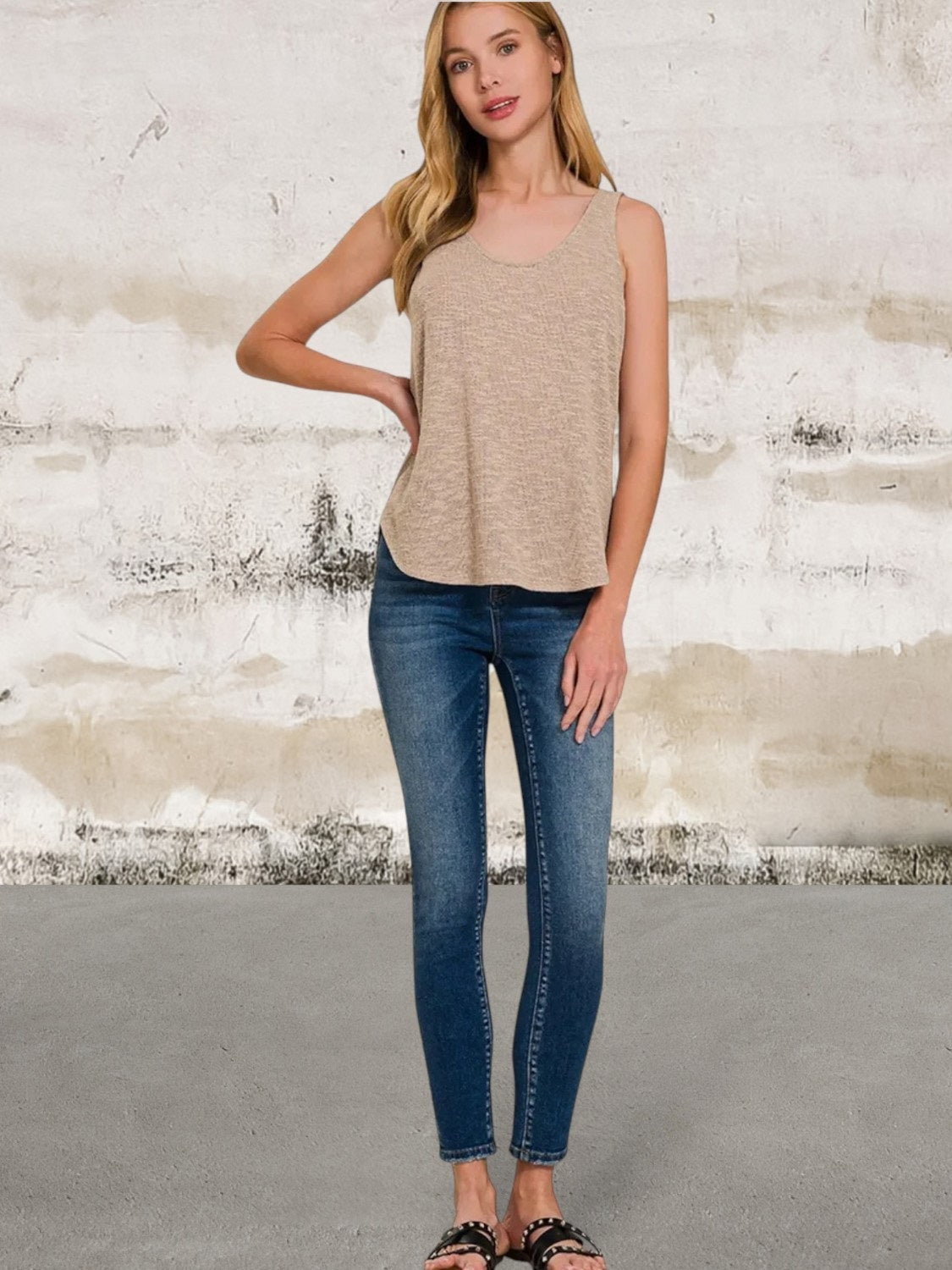 Sleeveless  Round Neck Tank Top