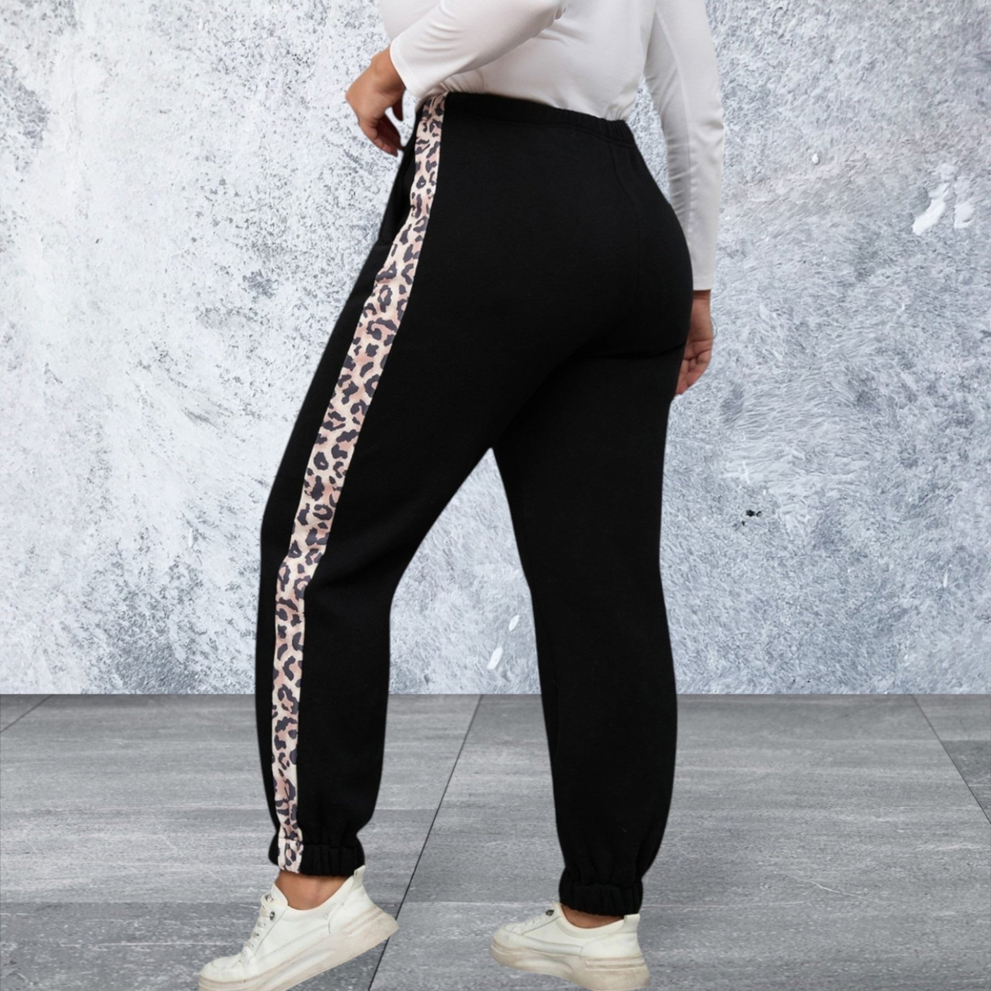 Plus Size Leopard Print On The Side Joggers