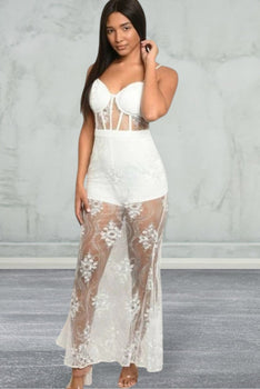 Sleeveless sweetheart neckline all over lace dress