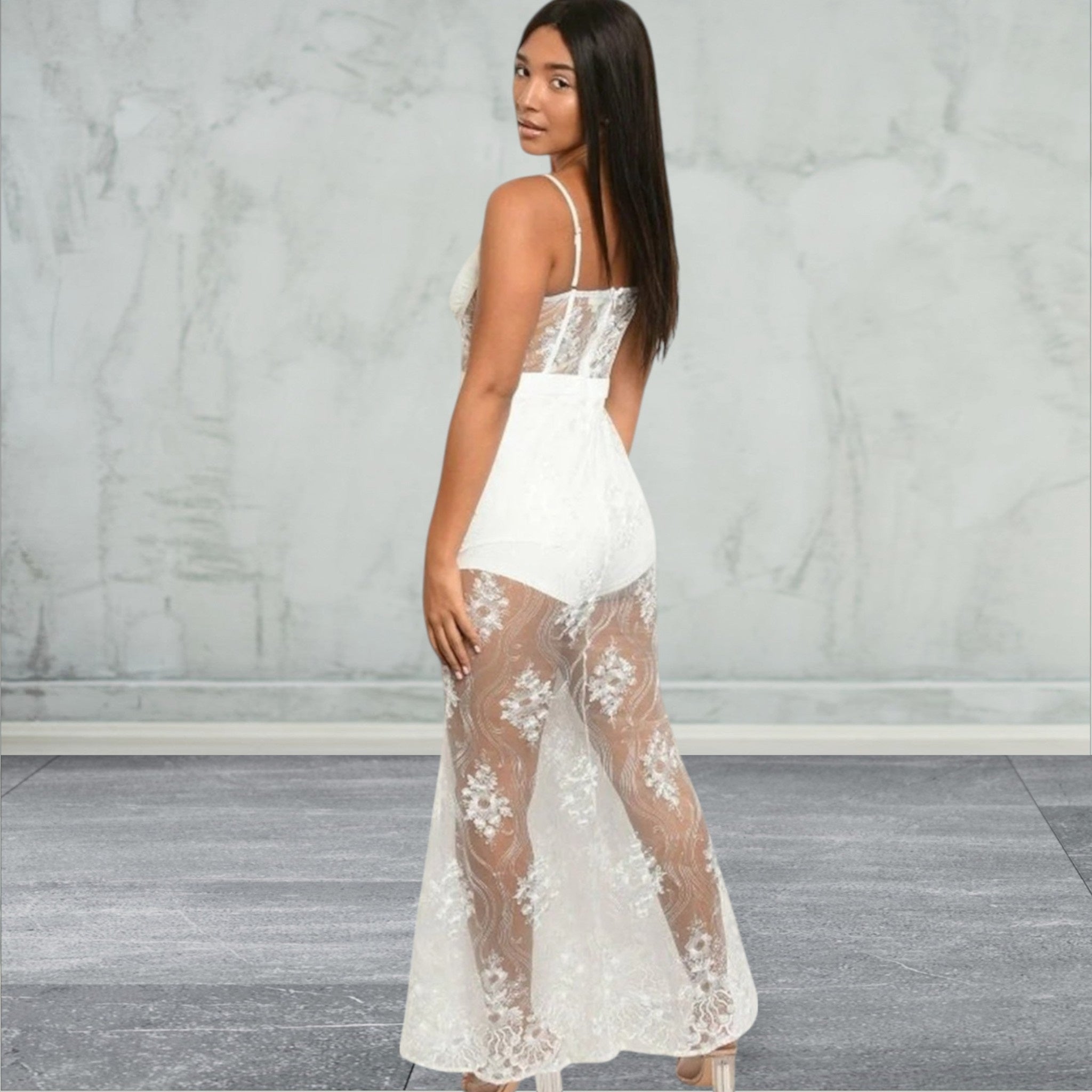 Sleeveless sweetheart neckline all over lace dress