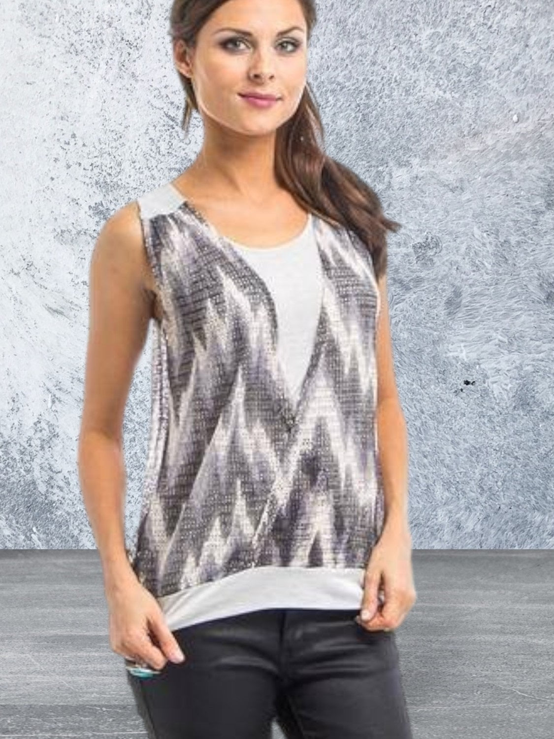 Grey Sleeveless Round Neck Trendy Top