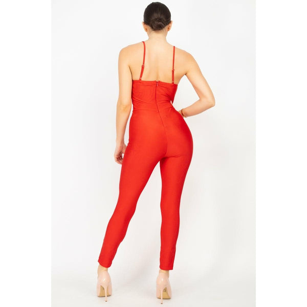 Solid jumpsuit featuring a sweetheart neckline